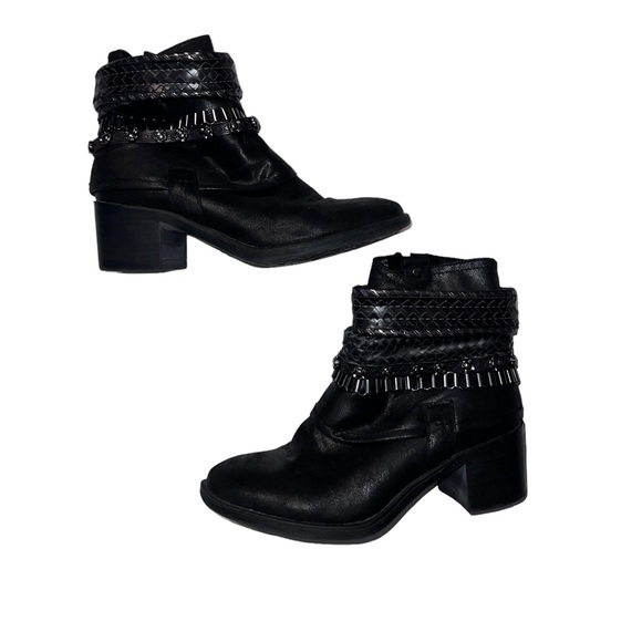 Carlos by Carlos Santana Shoes - Carlos by Carlos Santana Cole Black Western Ankle Bootie Women’s Size 7